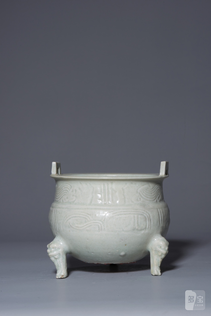 明代 青白釉仿古纹鼎式炉 - 图5